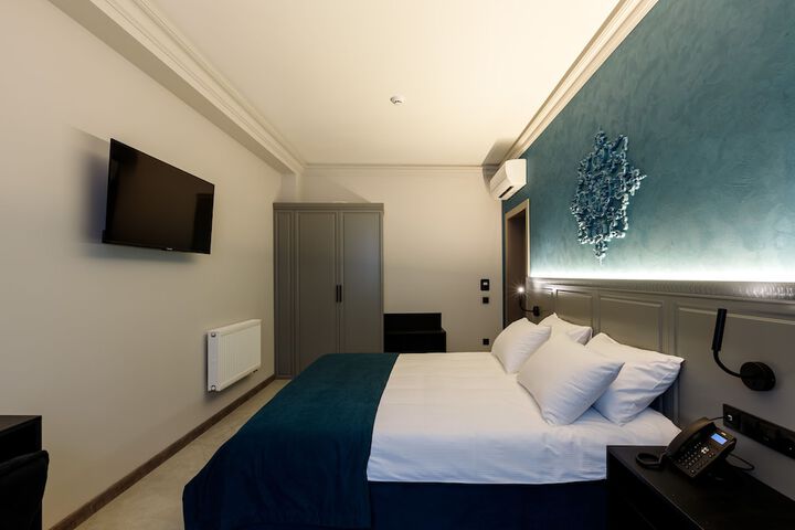 Room 8 of 70