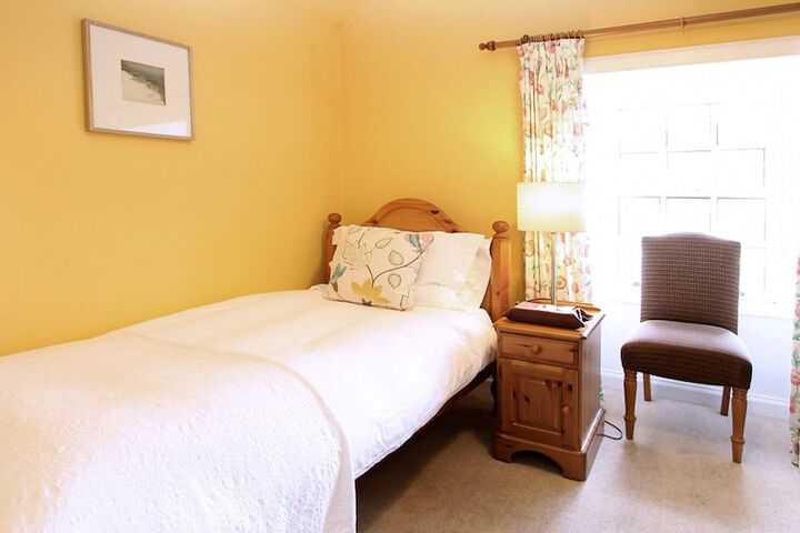 Room 4 of 6