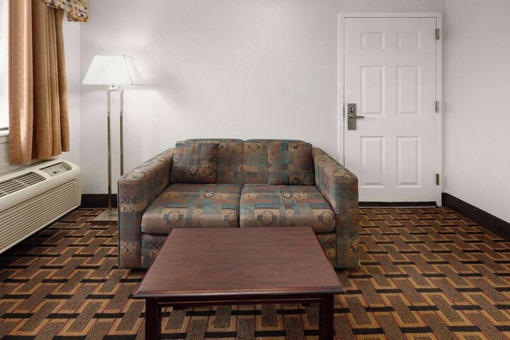 Room 25 of 43