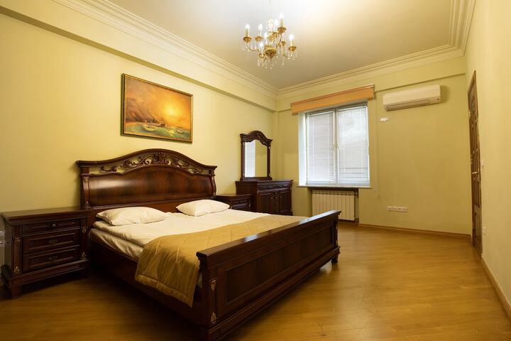 Room 26 of 85