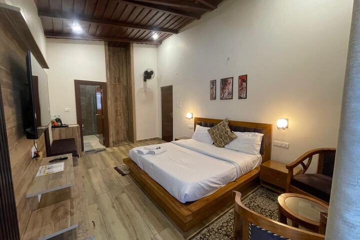 Room 4 of 17