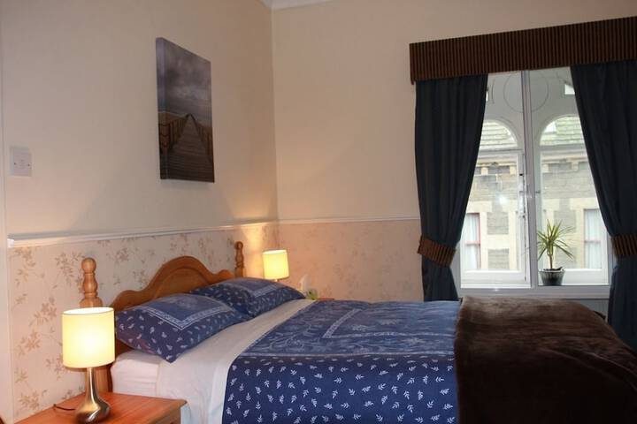 Room 6 of 42