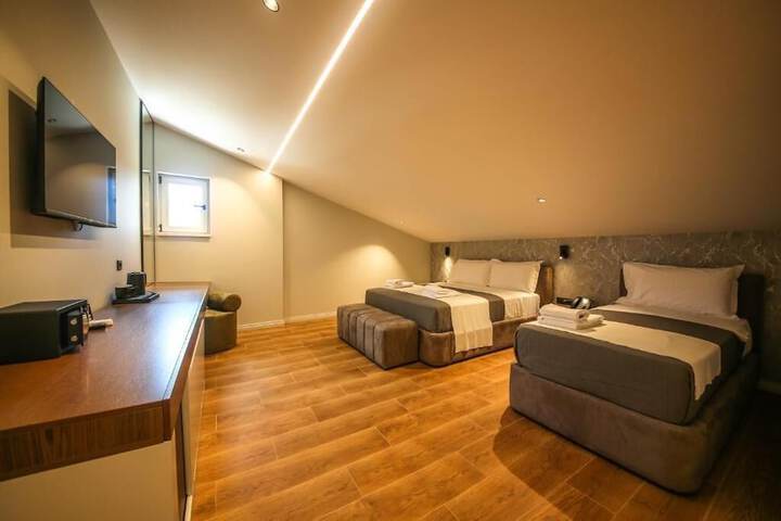 Room 32 of 108
