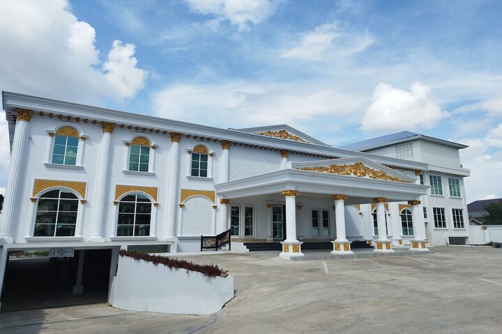 Exterior of Maulidia Hotel Syariah & Convention Center