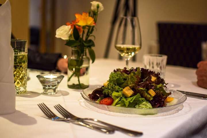 Dining 30 of 46