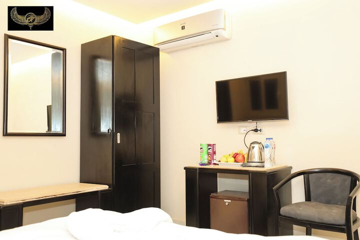 Room 28 of 177