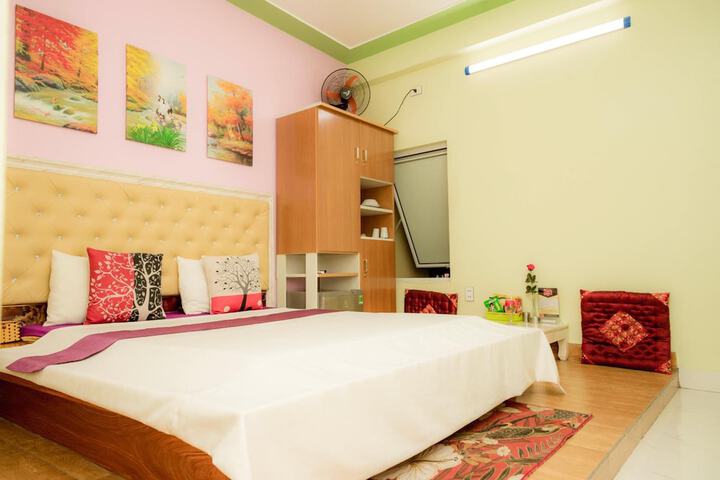 Room 9 of 42
