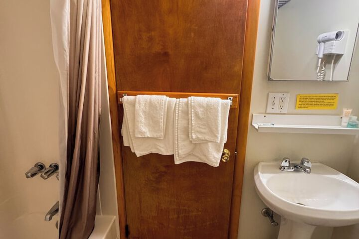 Room 62 of 100