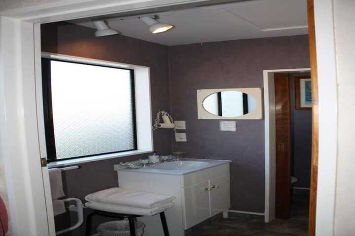 Room 37 of 42