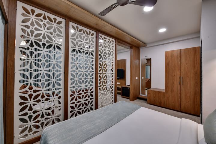 Room 7 of 24