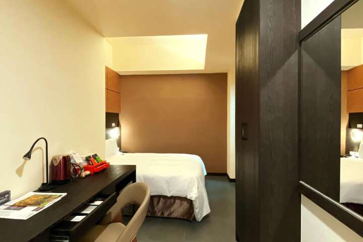 Room 19 of 65