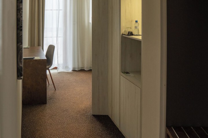 Room 44 of 82
