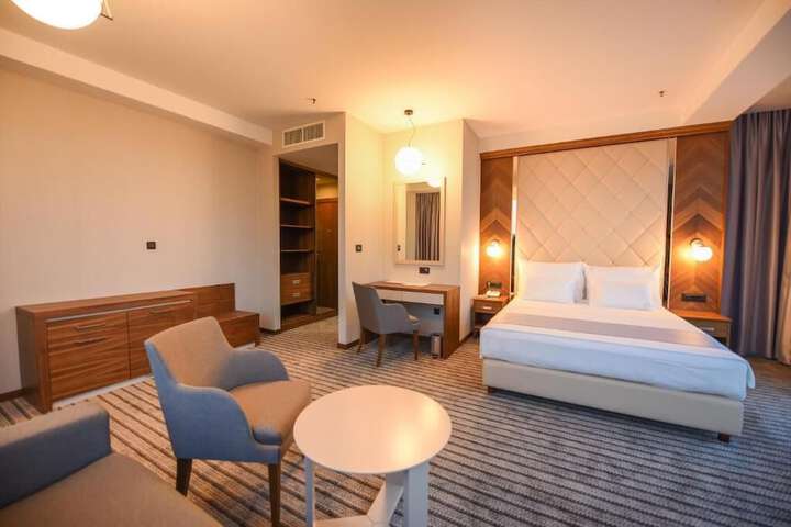 Room 9 of 29