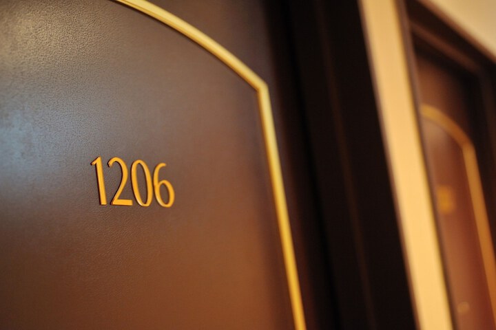 Room 10 of 34