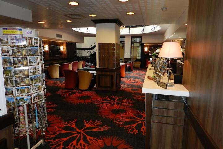 Entrance & Lobby