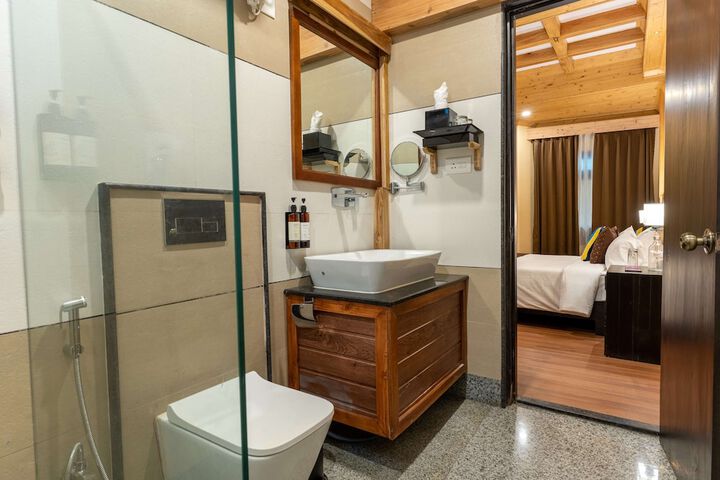Room 18 of 28
