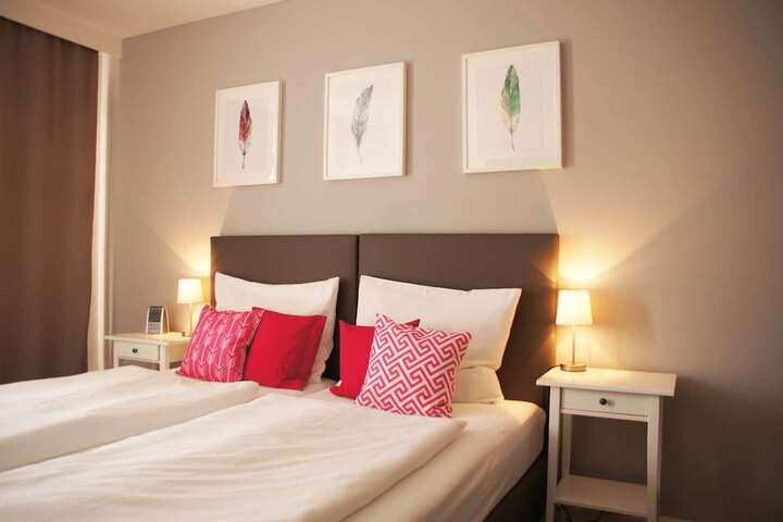 Room 6 of 33