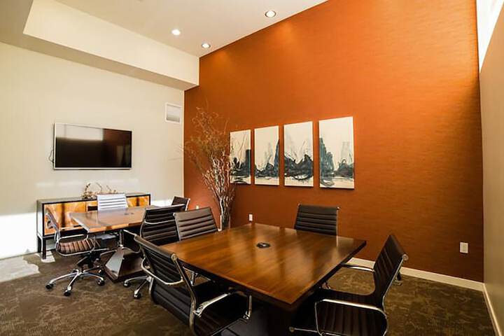 Business Center 70 of 76