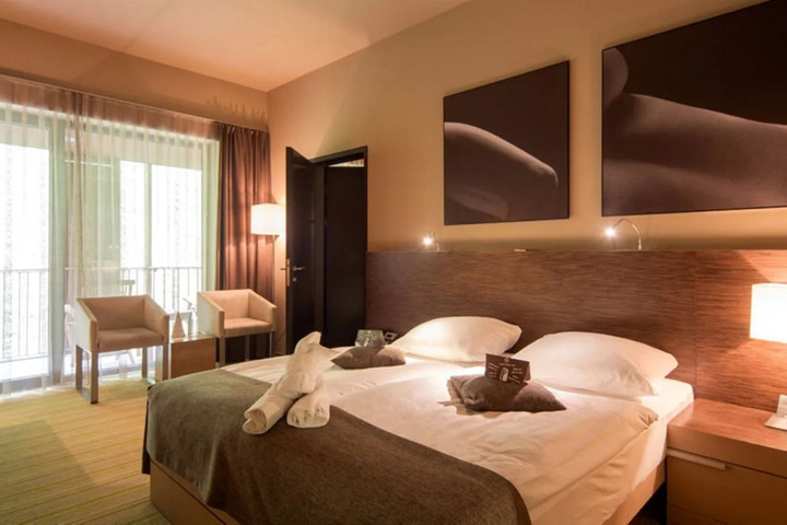 Room 4 of 50