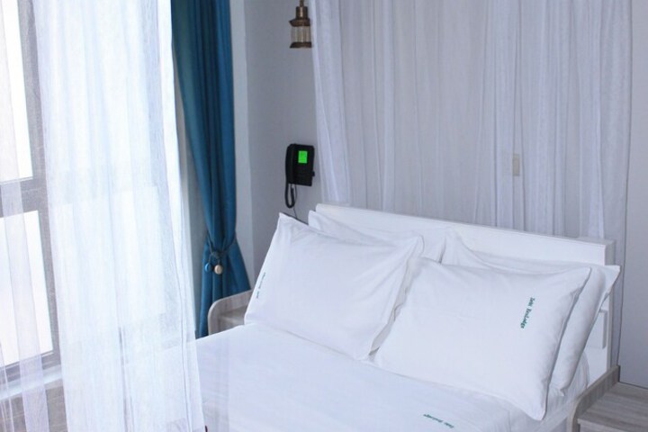 Room 3 of 27