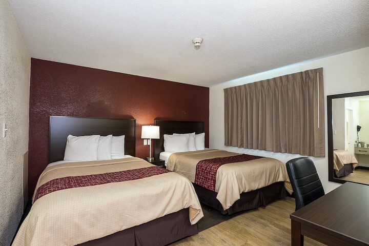 Deluxe Queen Bed Accessible (9 of 24)