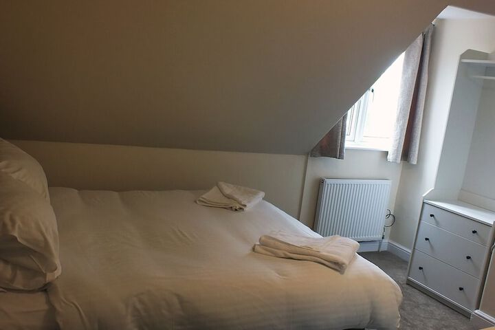 Room 16 of 38