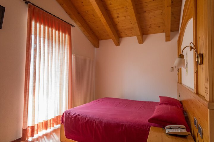 Room 3 of 92