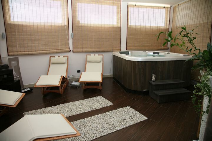Room 33 of 46