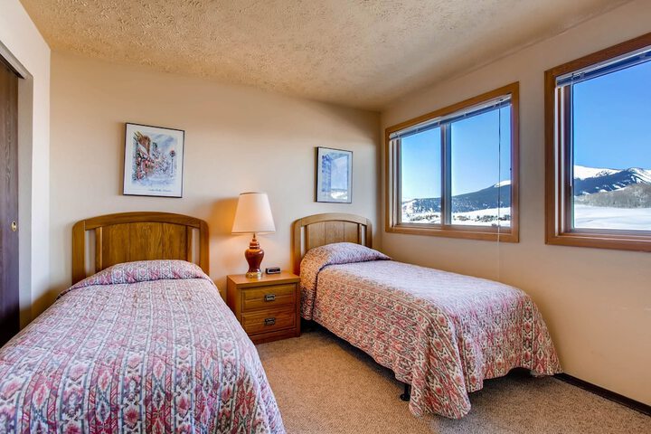 Room 3 of 28