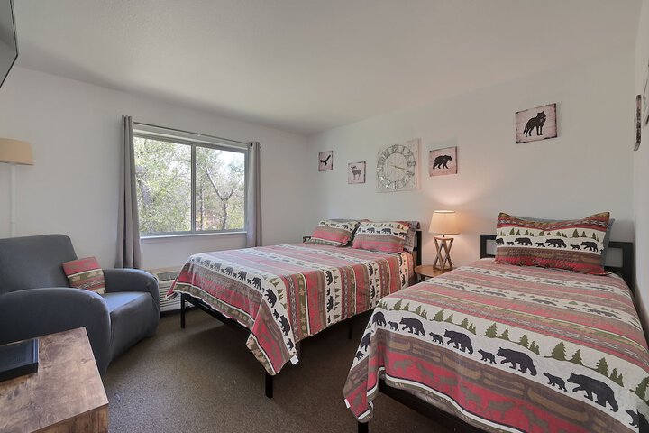 1 Queen Bed (22 of 103)