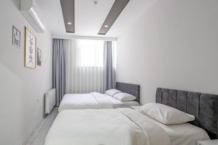 Room 106 of 293