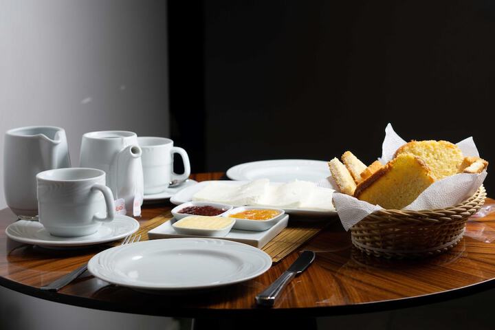 Dining 27 of 35
