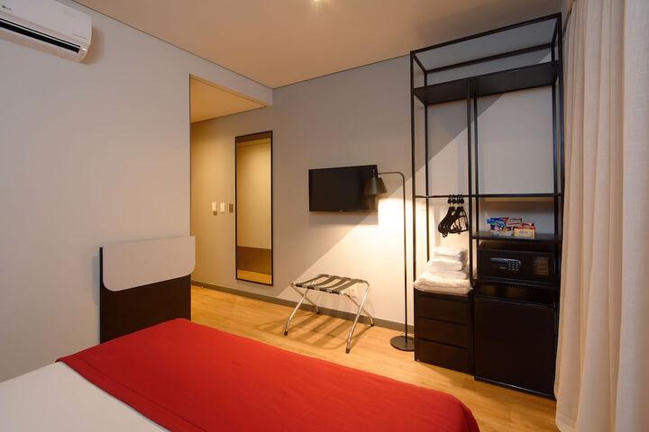 Room 14 of 48