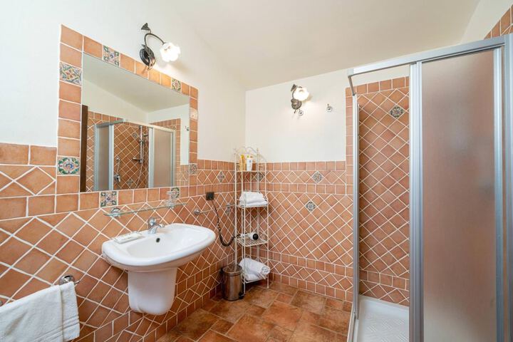 Room 16 of 46