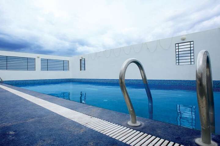 Hotel with Pool