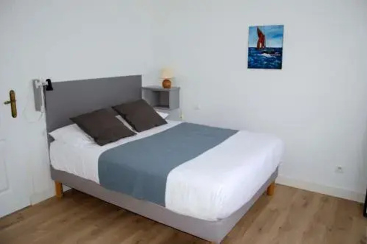 Room 5 of 16