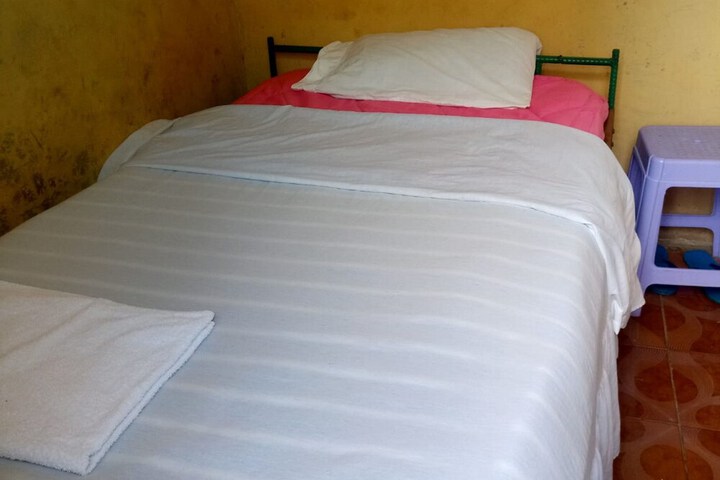Room 8 of 12