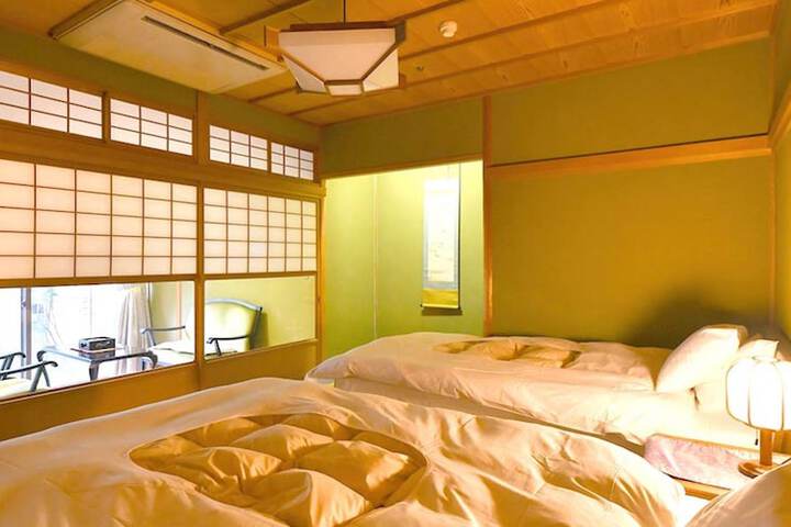 Room 14 of 143