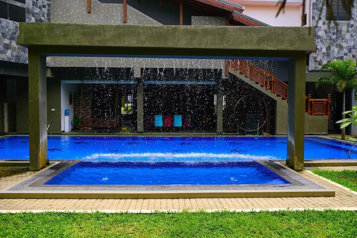 Pool 31 of 44