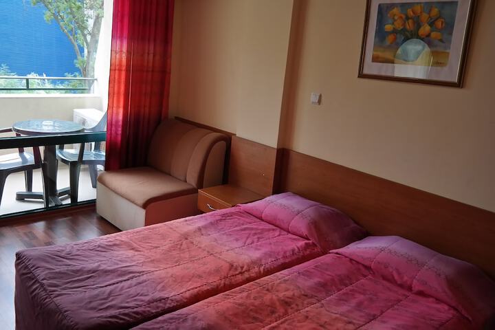 Room 10 of 49
