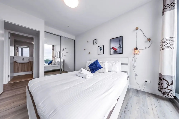 Room 4 of 13