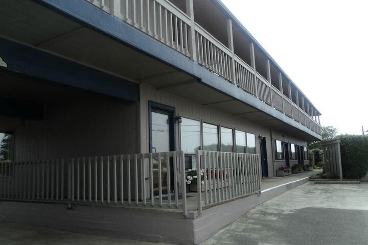Lighthouse Cove Inn in Bandon, OR