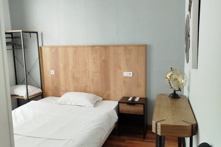 Room 13 of 42