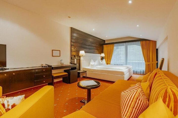 Room 4 of 22