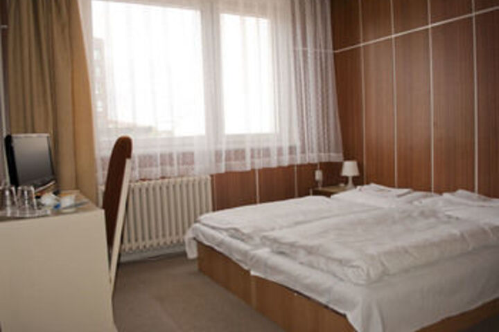 Room 9 of 25