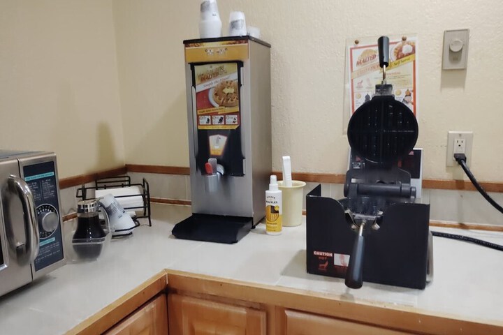 Breakfast/Coffee Service 36 of 42