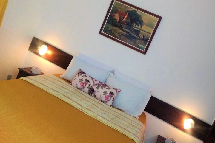 Room 7 of 74