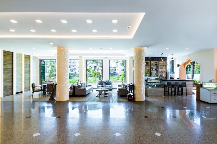 Entrance & Lobby