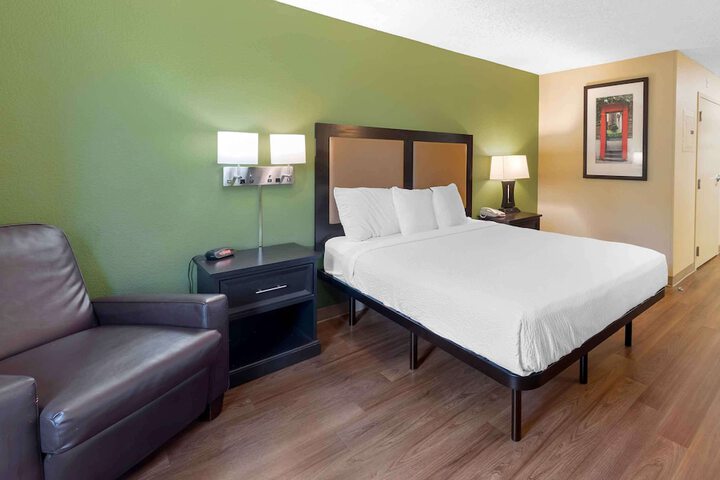Suite 12 of 30