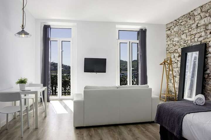 Room 3 of 43